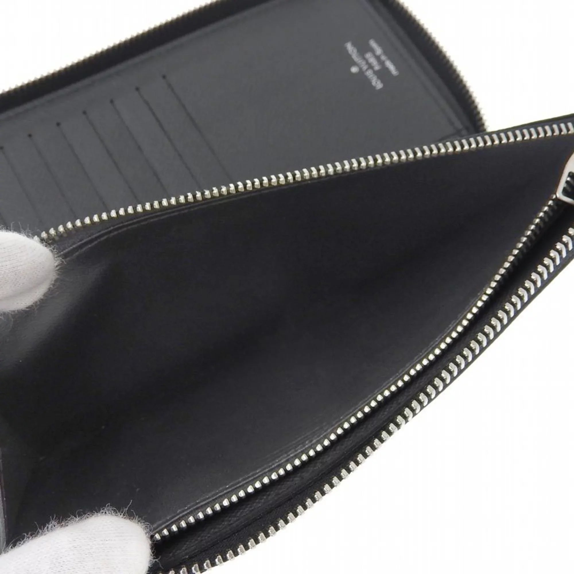 Pre-Owned Louis Vuitton LOUIS VUITTON Taiga Zippy Wallet Vertical Round Zipper Long Noir M30503 (Good)