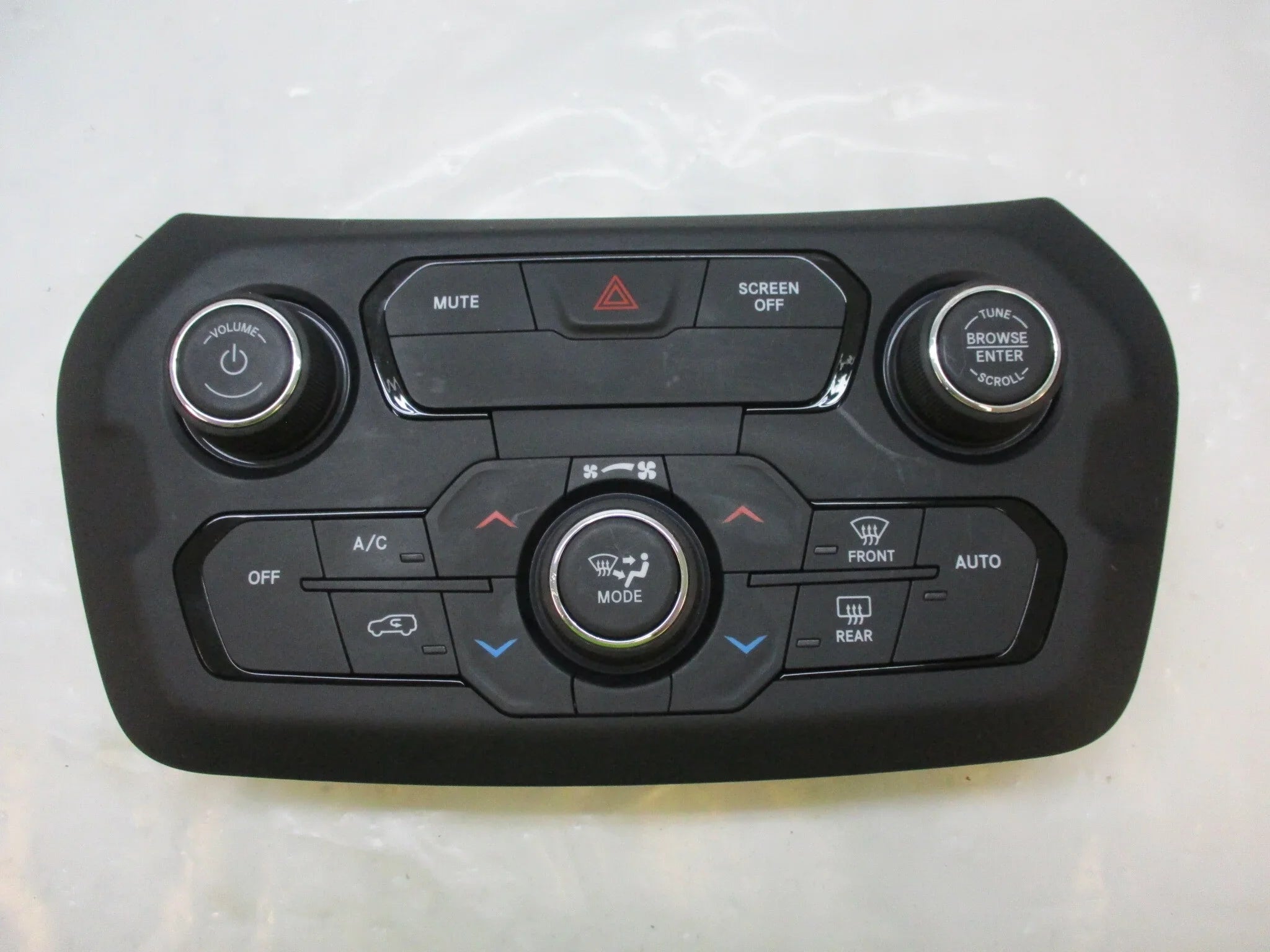 Pre-Owned 18 19 20 Jeep Renegade Climate Heater AC & Radio Control Panel OEM LKQ (Good)