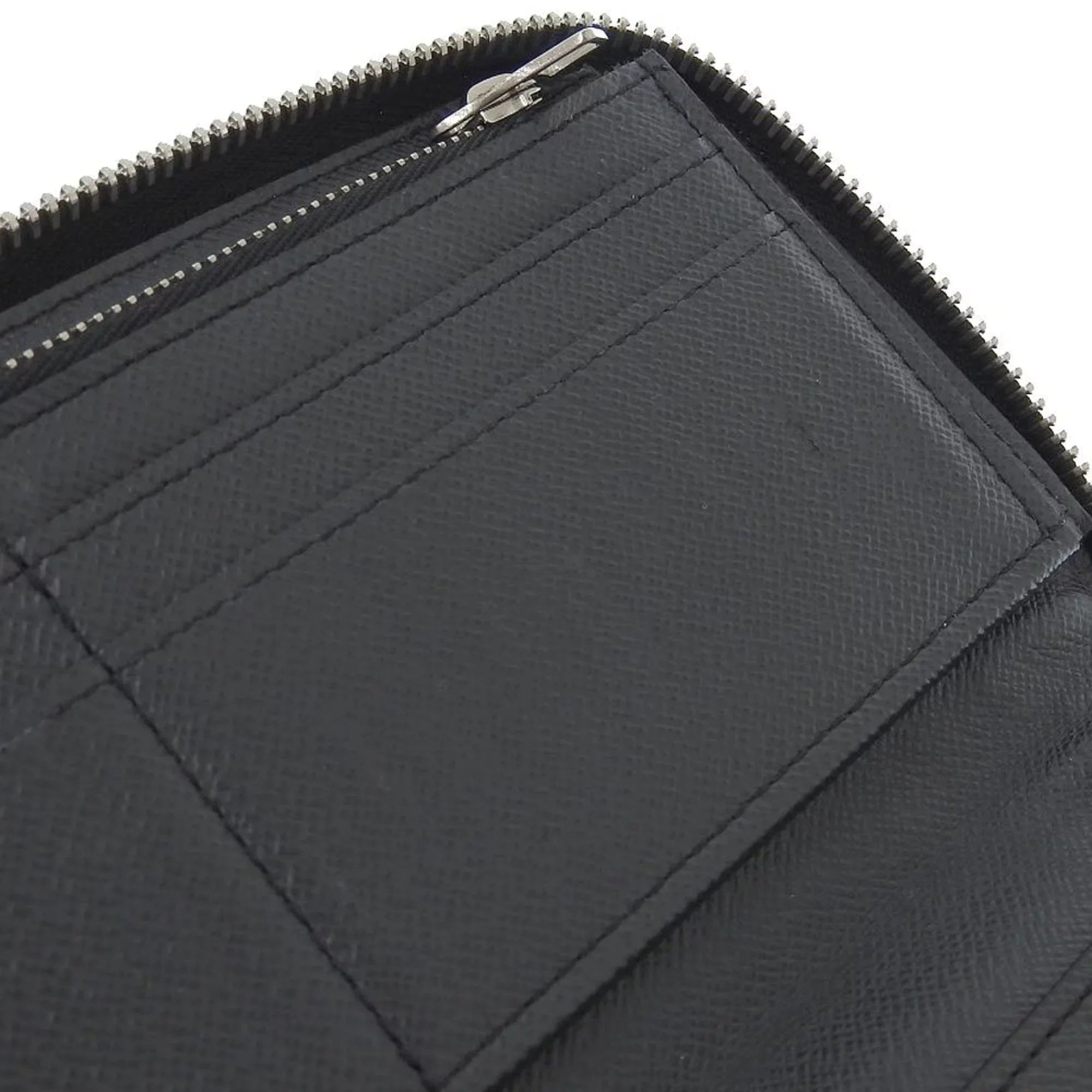 Pre-Owned Louis Vuitton LOUIS VUITTON Taiga Zippy Wallet Vertical Round Zipper Long Noir M30503 (Good)