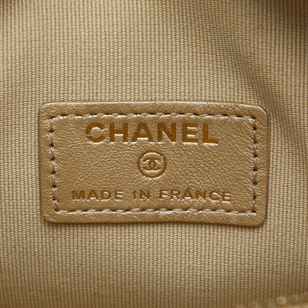 Pre-Owned Authenticated Chanel Mini CC in Love Heart Crossbody Lambskin Leather Gold Crossbody Bag Unisex (Good)