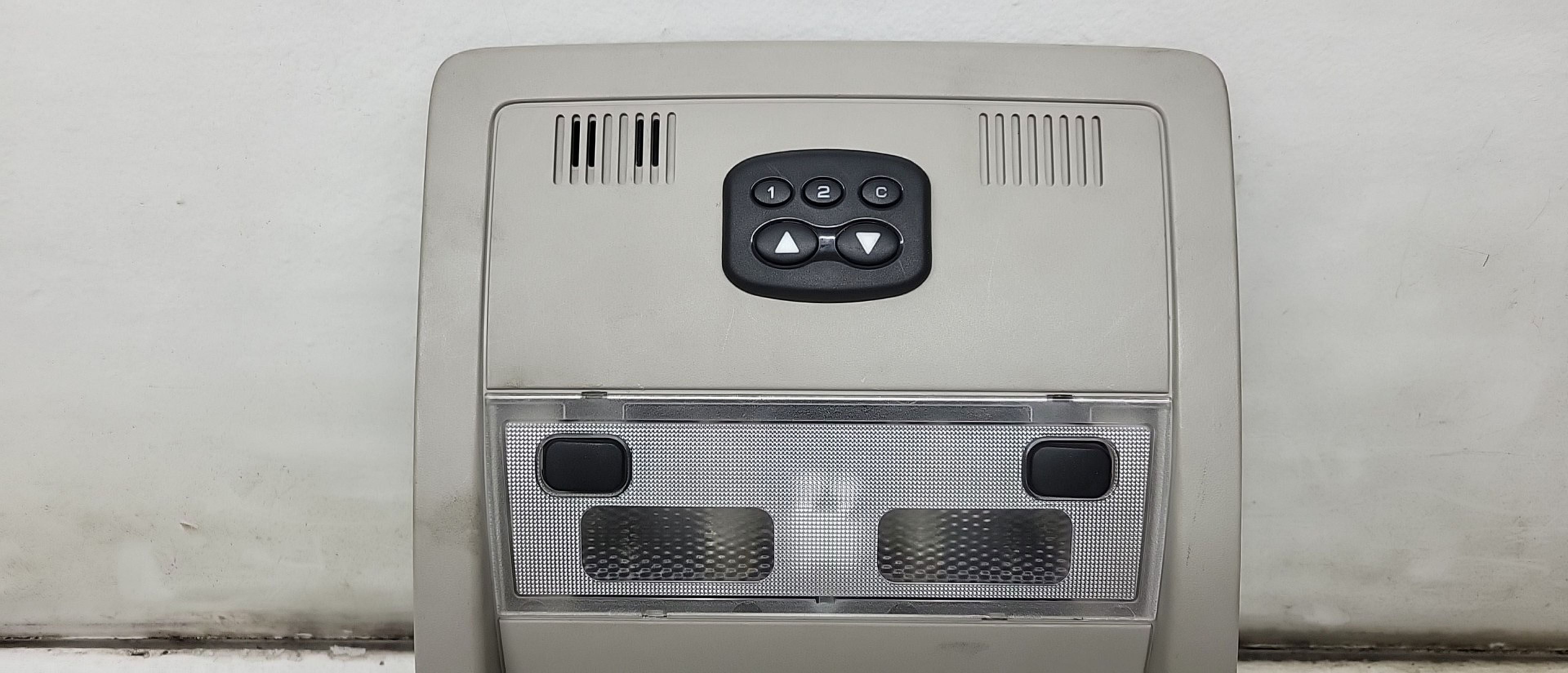 Pre-Owned 07 2007 GMC Yukon Overhead Roof Console with Sunroof Controls OEM (Good)