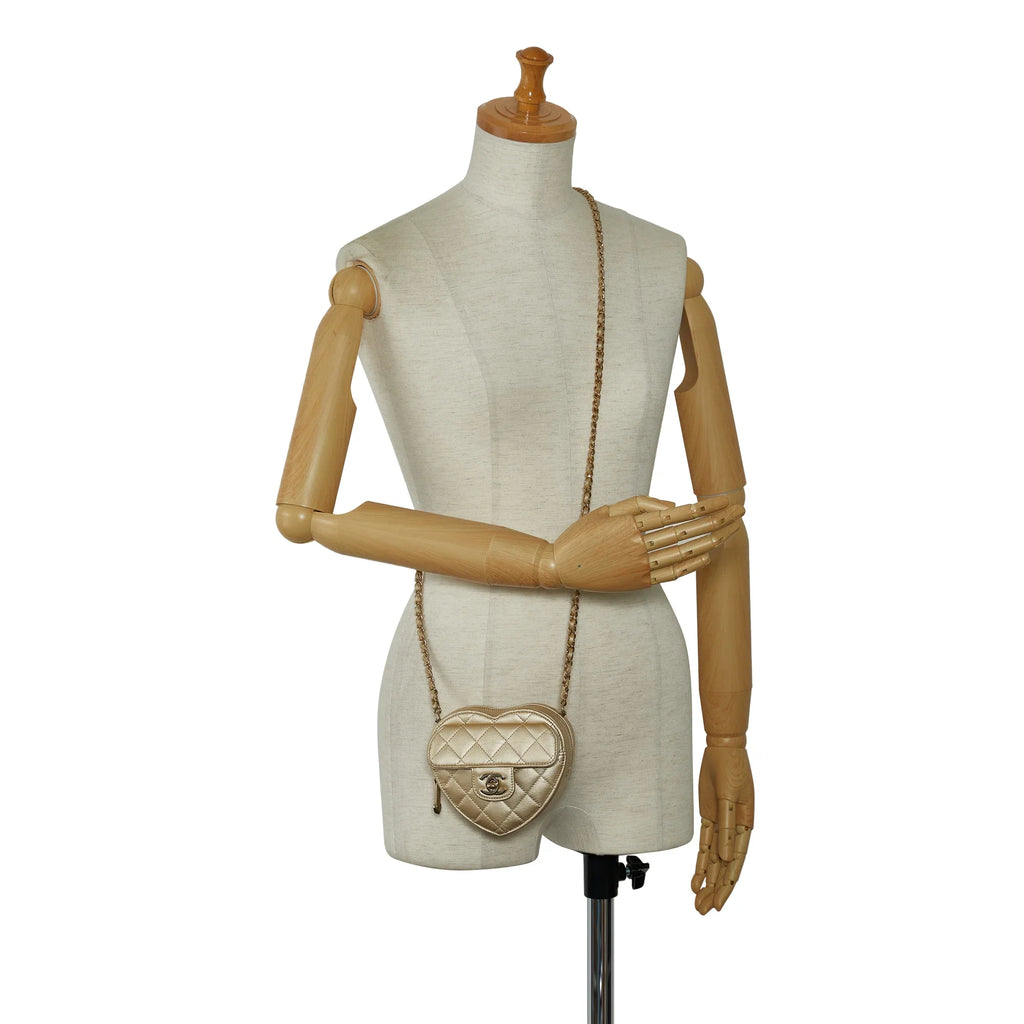 Pre-Owned Authenticated Chanel Mini CC in Love Heart Crossbody Lambskin Leather Gold Crossbody Bag Unisex (Good)