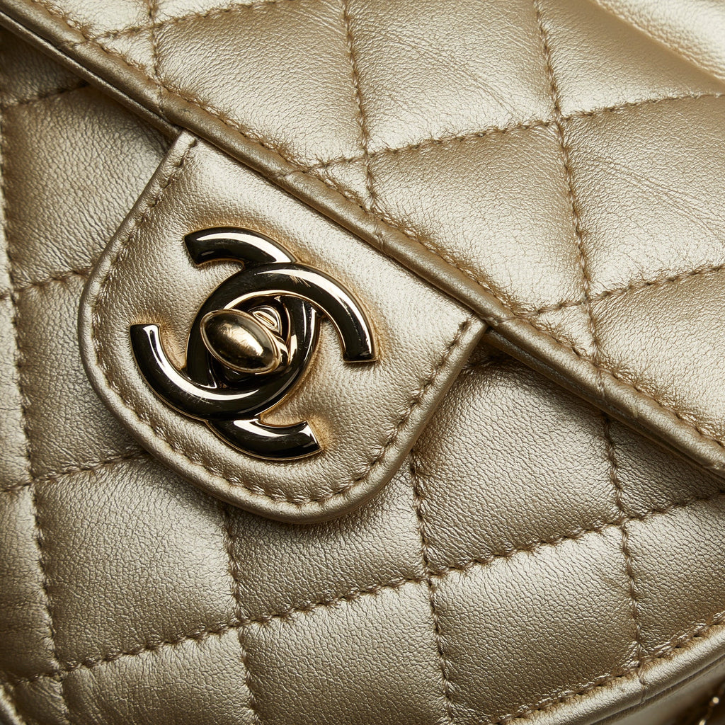 Pre-Owned Authenticated Chanel Mini CC in Love Heart Crossbody Lambskin Leather Gold Crossbody Bag Unisex (Good)