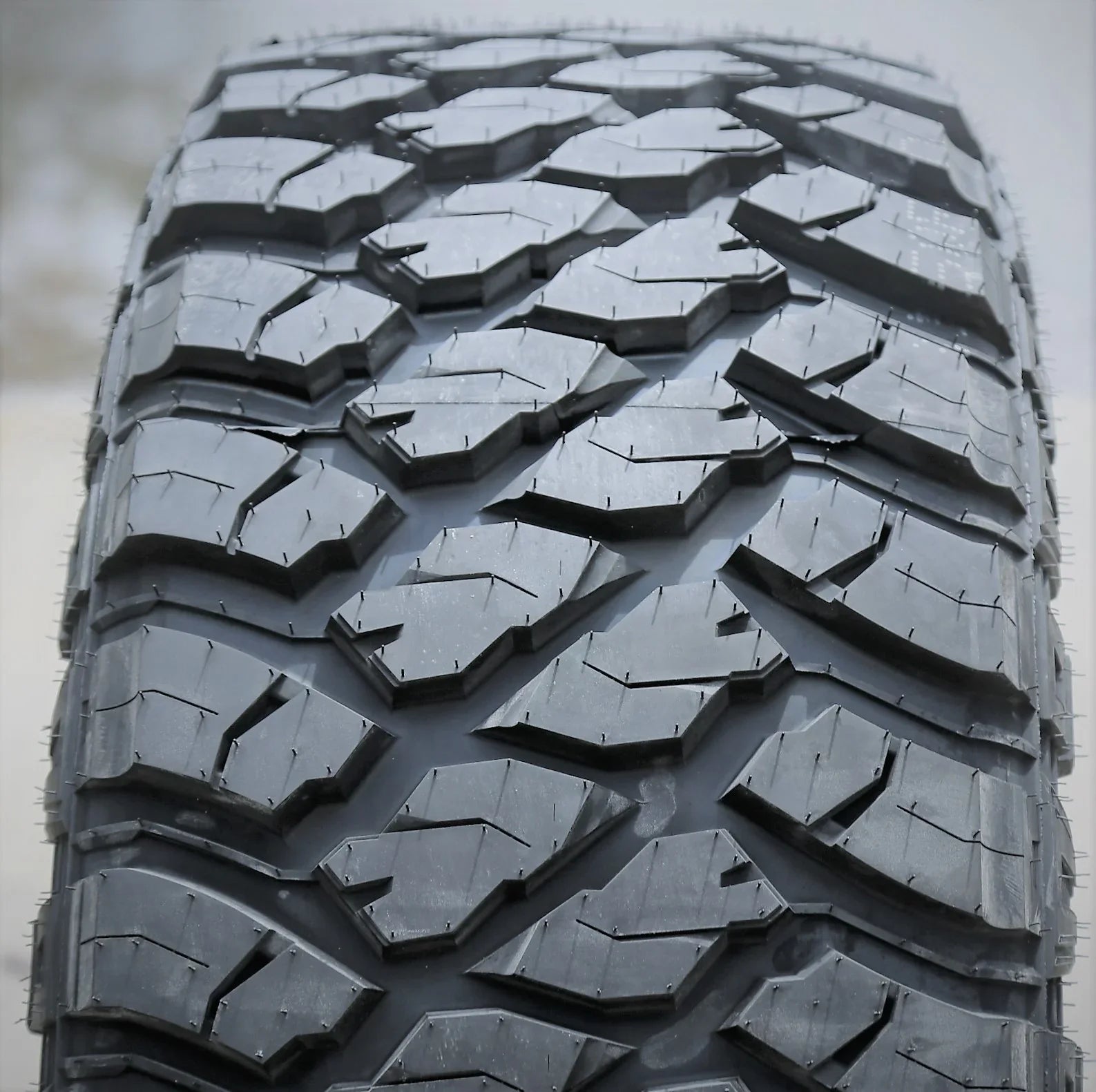 Atlander Roverclaw M/T I LT 305/70R17 Load E 10 Ply MT Mud Tire