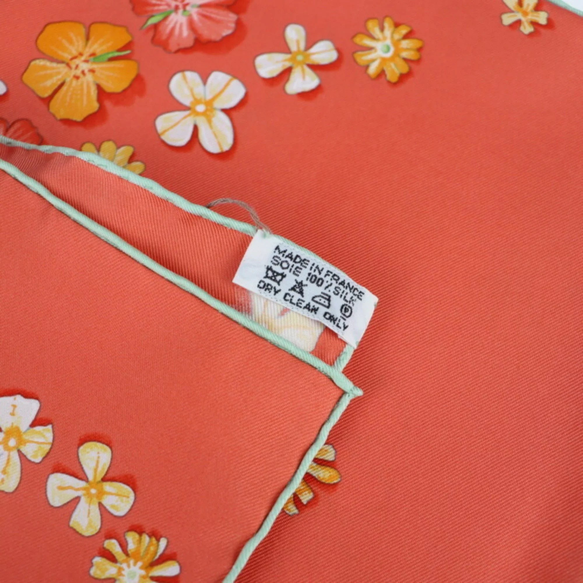 Pre-Owned HERMES Hermes FLOWER POWER Carre 90 scarf silk CORAIL pink series multicolor (Like New)