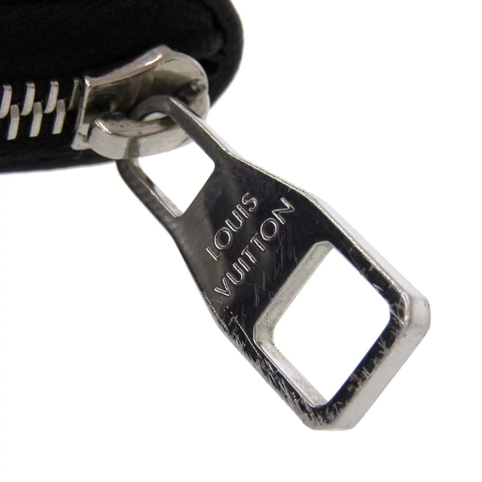 Pre-Owned Louis Vuitton LOUIS VUITTON Taiga Zippy Wallet Vertical Round Zipper Long Noir M30503 (Good)